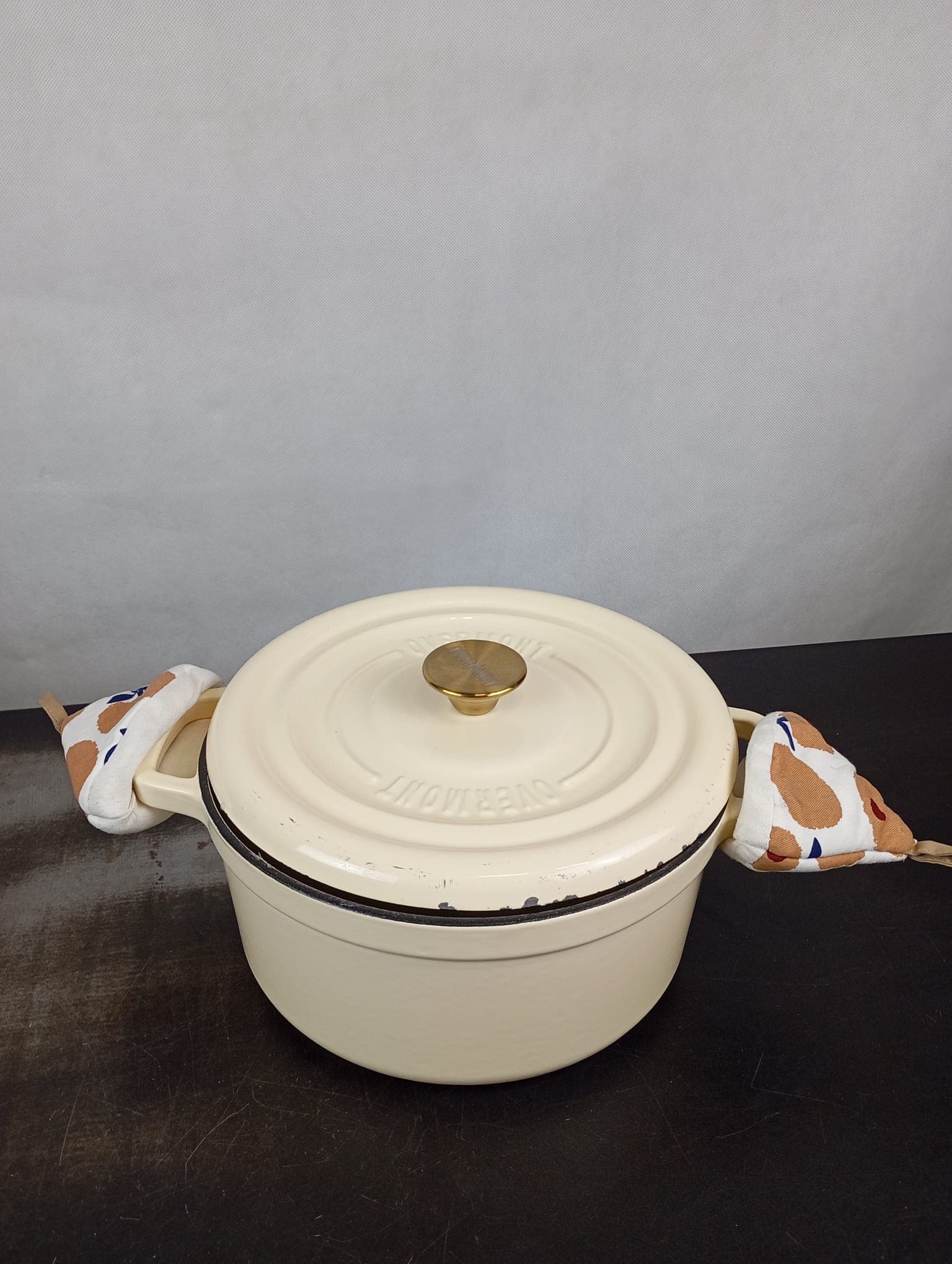 Overmont 4.7L Enameled Cast Iron Dutch Oven with Lid